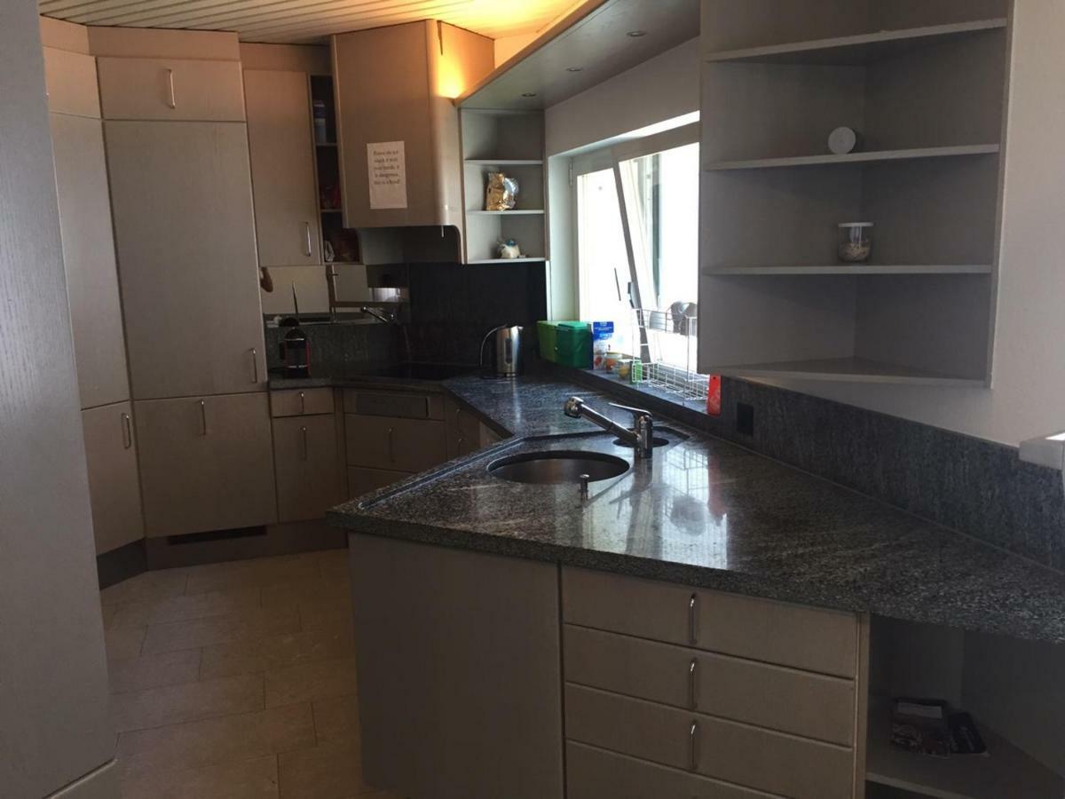 Budget Youth Hostel Oberengstringen Bagian luar foto